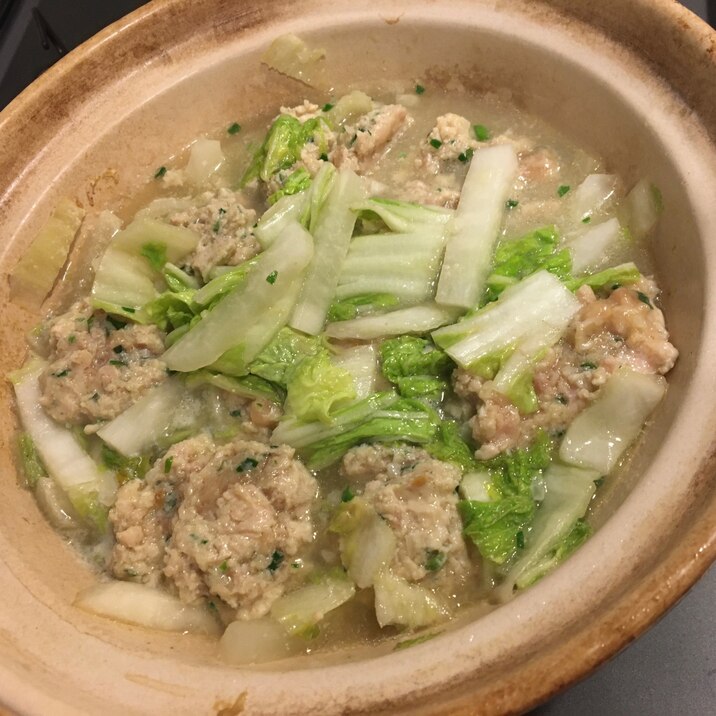 白菜と鶏肉ニラだんごの優しい味の美味しい暖か鍋